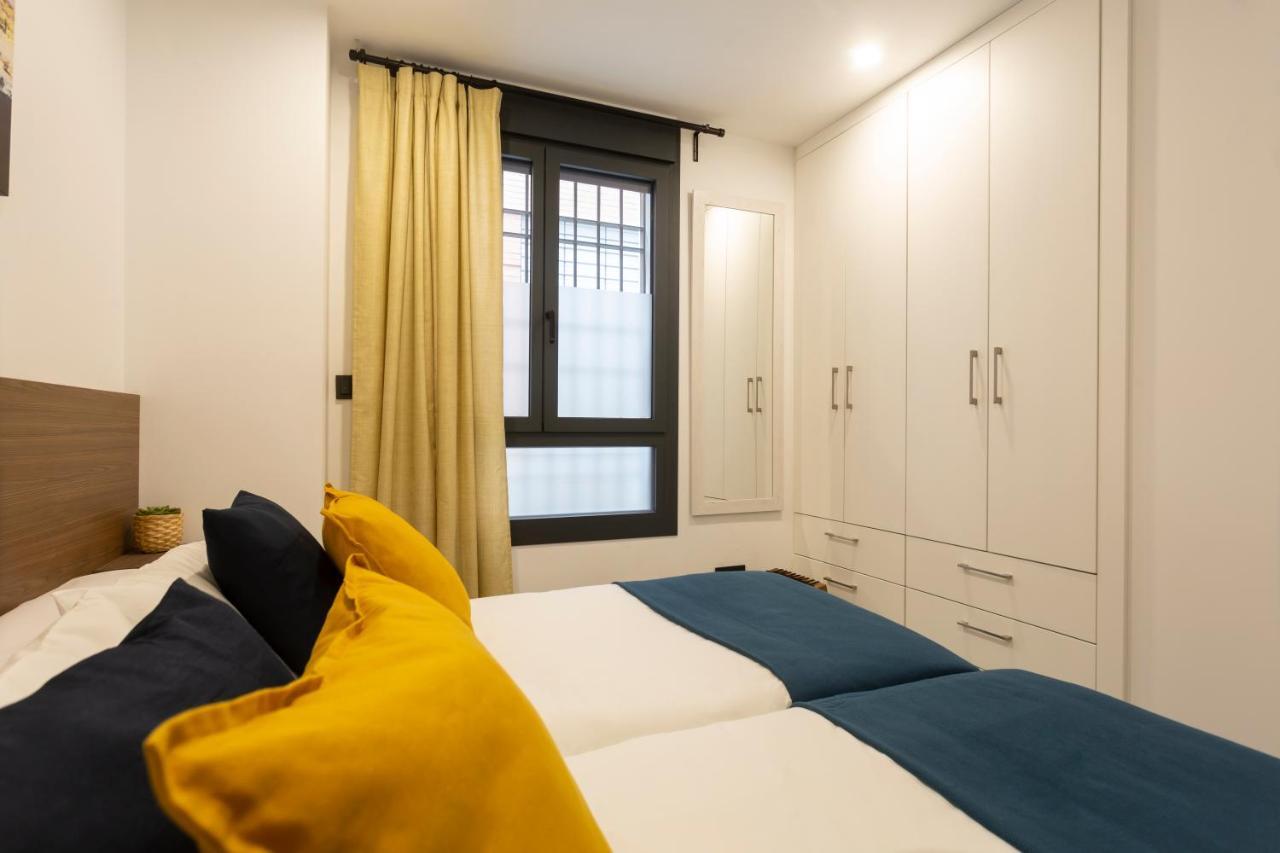 Apartamentos Bajeles Sevilla Urban ภายนอก รูปภาพ