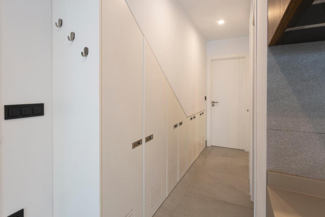 Apartamentos Bajeles Sevilla Urban ภายนอก รูปภาพ