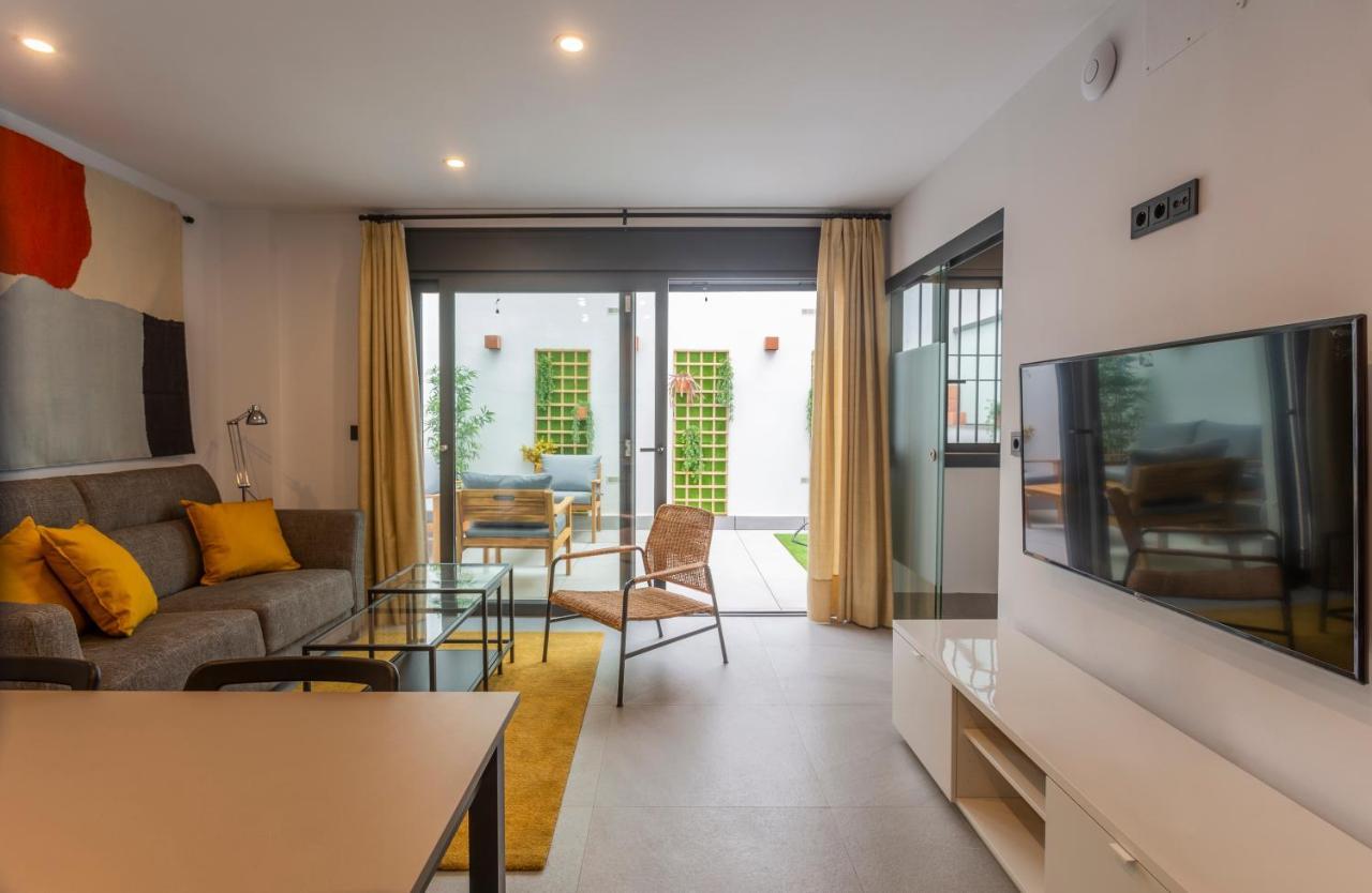 Apartamentos Bajeles Sevilla Urban ภายนอก รูปภาพ