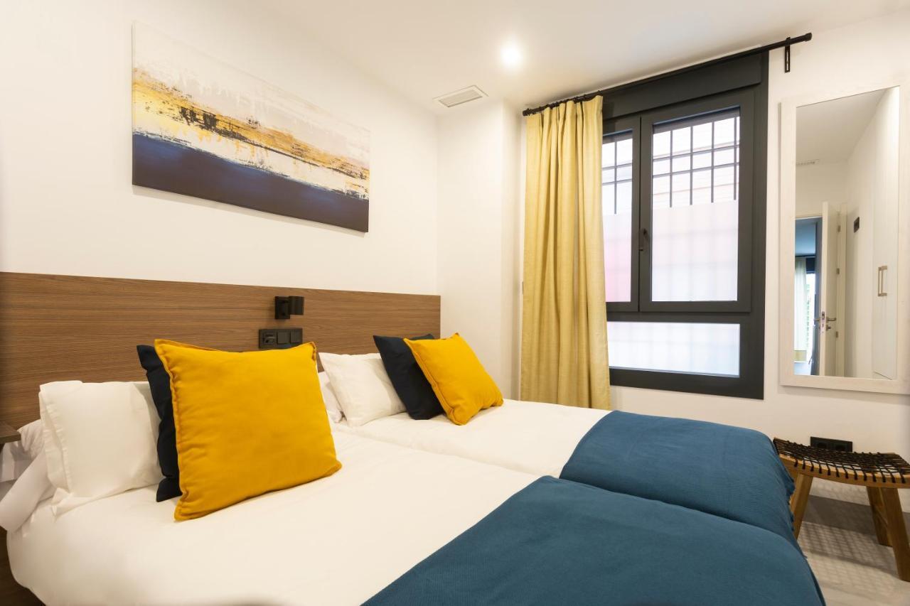Apartamentos Bajeles Sevilla Urban ภายนอก รูปภาพ