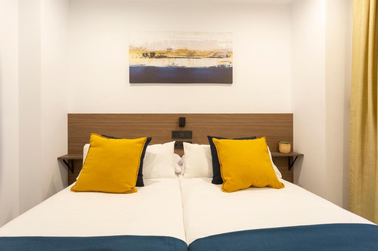 Apartamentos Bajeles Sevilla Urban ภายนอก รูปภาพ