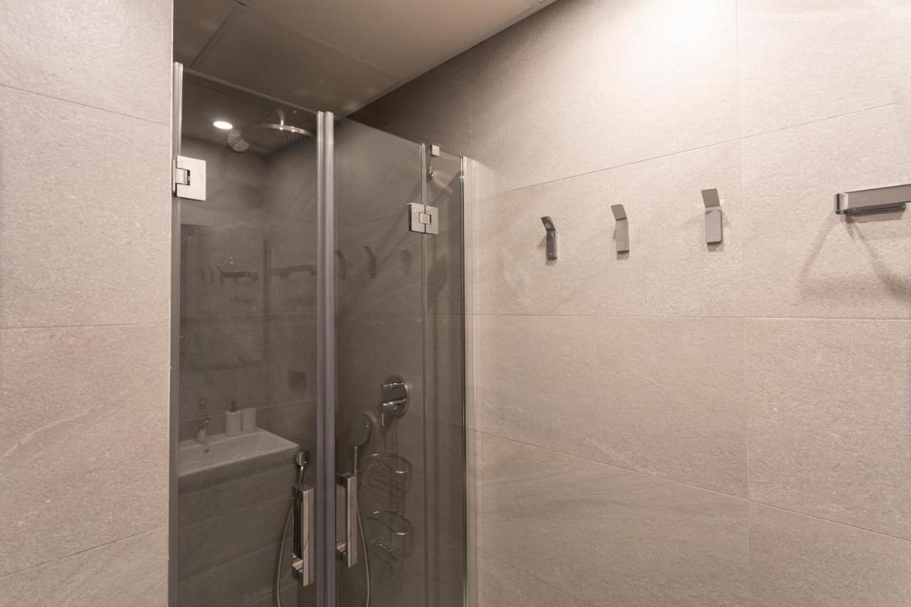 Apartamentos Bajeles Sevilla Urban ภายนอก รูปภาพ