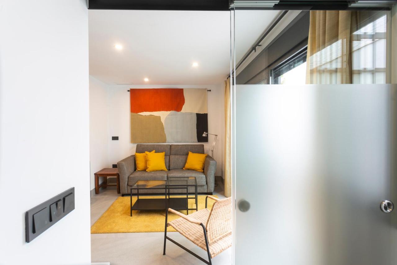 Apartamentos Bajeles Sevilla Urban ภายนอก รูปภาพ