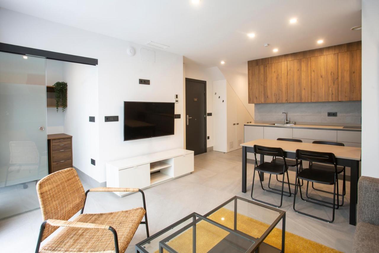 Apartamentos Bajeles Sevilla Urban ภายนอก รูปภาพ