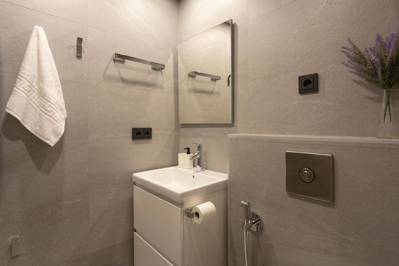Apartamentos Bajeles Sevilla Urban ภายนอก รูปภาพ