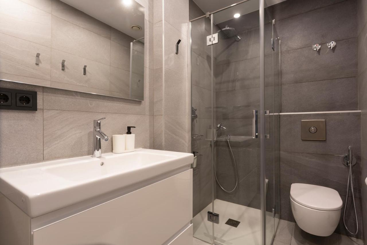Apartamentos Bajeles Sevilla Urban ภายนอก รูปภาพ