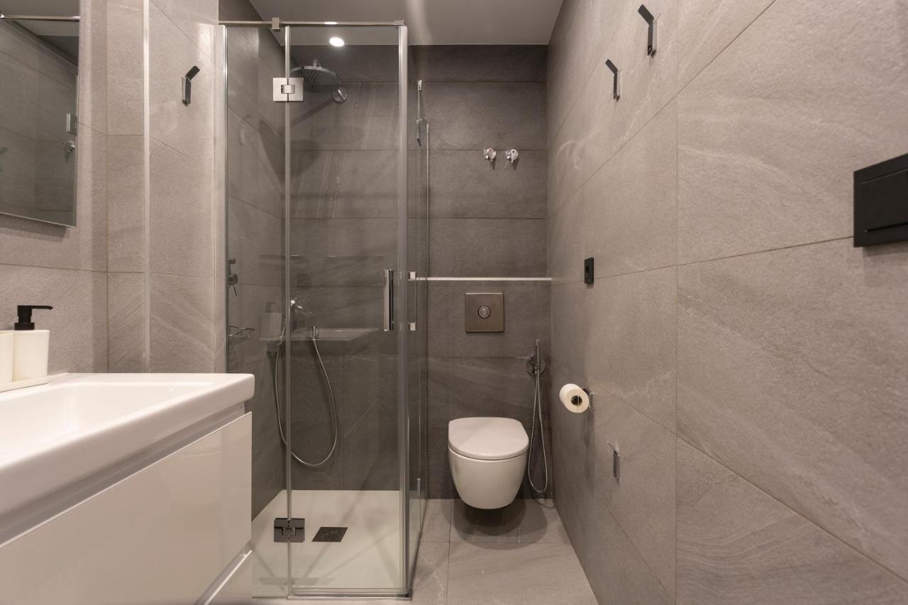 Apartamentos Bajeles Sevilla Urban ภายนอก รูปภาพ