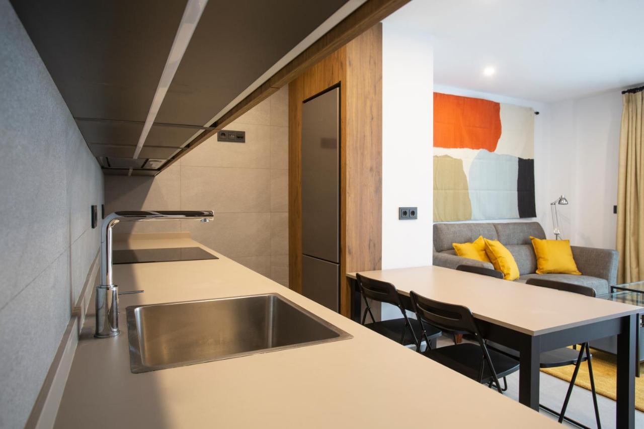 Apartamentos Bajeles Sevilla Urban ภายนอก รูปภาพ