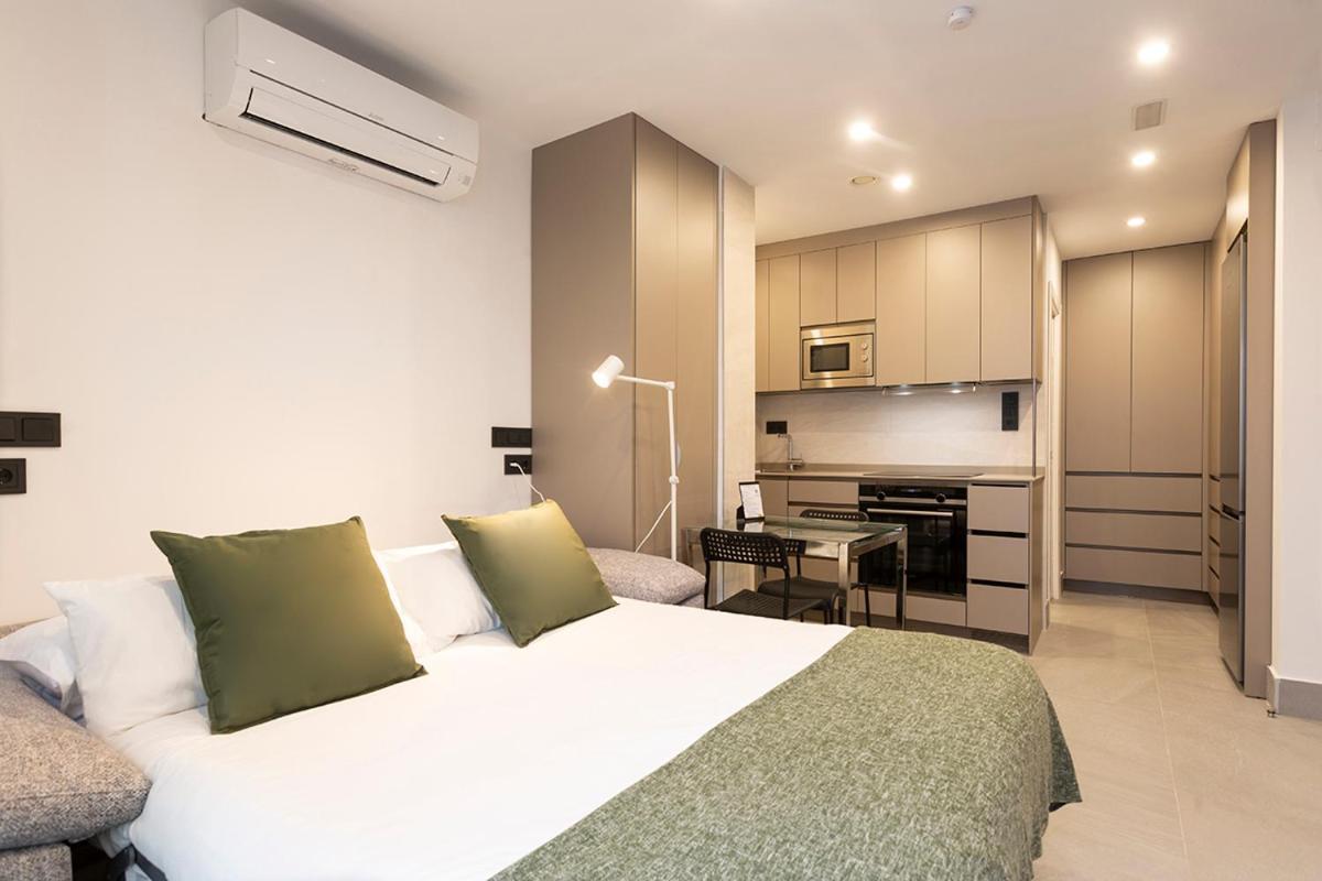 Apartamentos Bajeles Sevilla Urban ภายนอก รูปภาพ