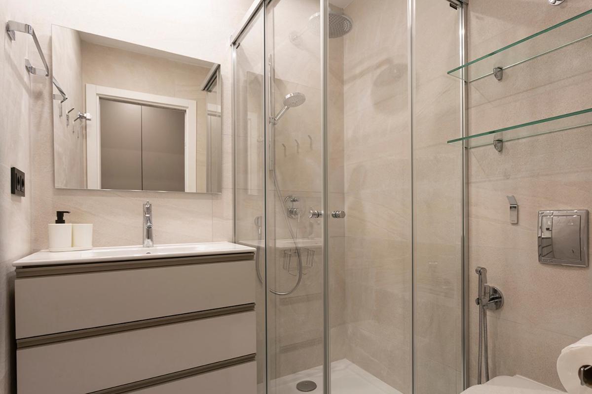 Apartamentos Bajeles Sevilla Urban ภายนอก รูปภาพ