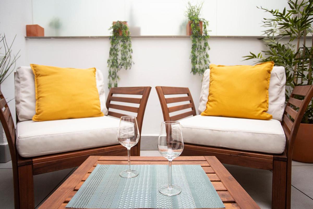 Apartamentos Bajeles Sevilla Urban ภายนอก รูปภาพ