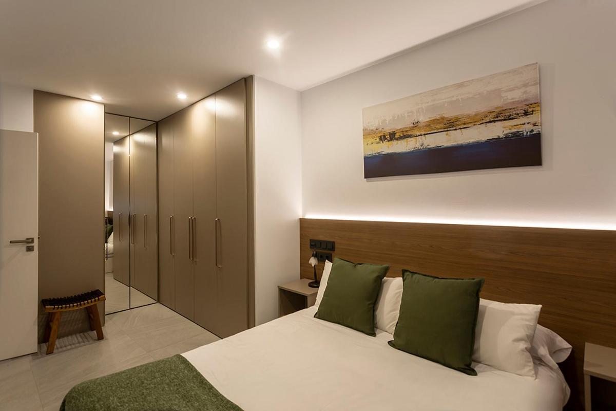 Apartamentos Bajeles Sevilla Urban ภายนอก รูปภาพ