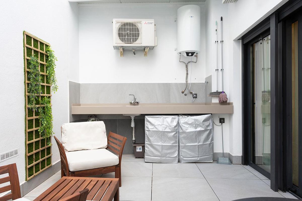 Apartamentos Bajeles Sevilla Urban ภายนอก รูปภาพ