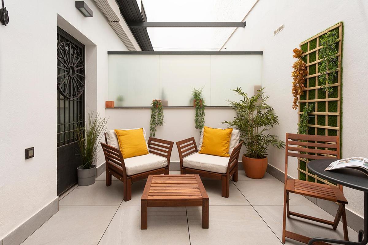 Apartamentos Bajeles Sevilla Urban ภายนอก รูปภาพ